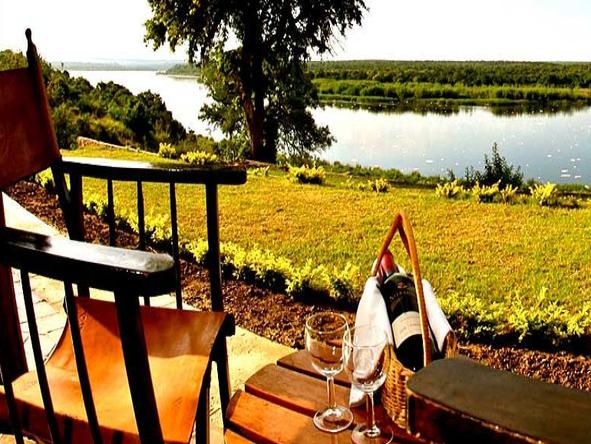 Paraa Safari Lodge - Patio 